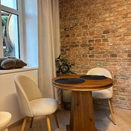 Brick Apartman